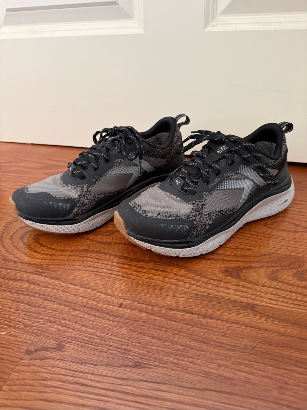 KEEN Leiki Waterproof Hiking Shoes – Women’s Size 7.5